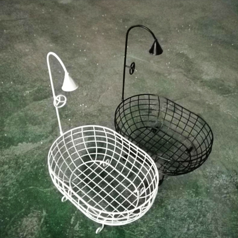 Bồn Tắm Bằng Sắt Làm Đạo Cụ Chụp Ảnh Cho Bé Sơ Sinh