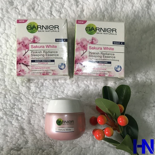 Kem Dưỡng Trắng Da Ngày/ Đêm Garnier Sakura White