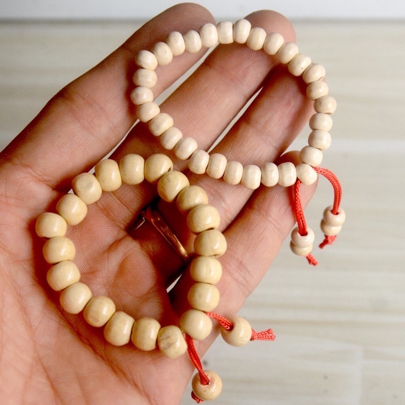 Dây chuỗi dâu tằm đeo tay cho bé