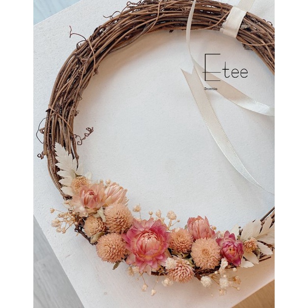 Vòng hoa khô treo tường cực xinh - trang trí nhà cửa