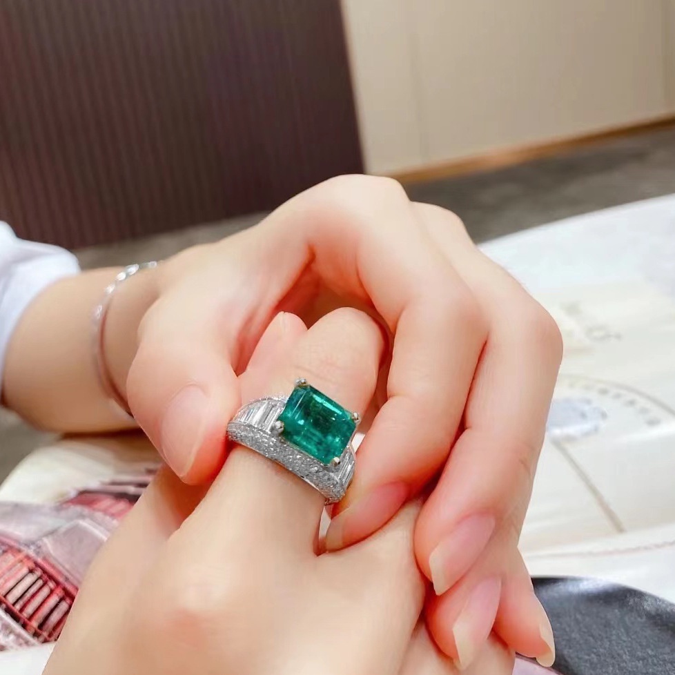 Nhẫn đá ngọc lục bảo nhiều màu lấp lánh thời trang sang trọng cho nữ
