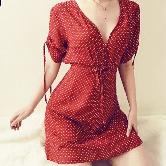 ĐẦM ĐỎ CHẤM BI CỘT NƠ, TAY LỠ, THIẾT KẾ ĐƠN GIẢN NHƯNG KHÔNG KÉM PHẦN SANG TRỌNG, ĐỦ SIZE S M L, LIÊN HỆ: 0938466166 NHÉ