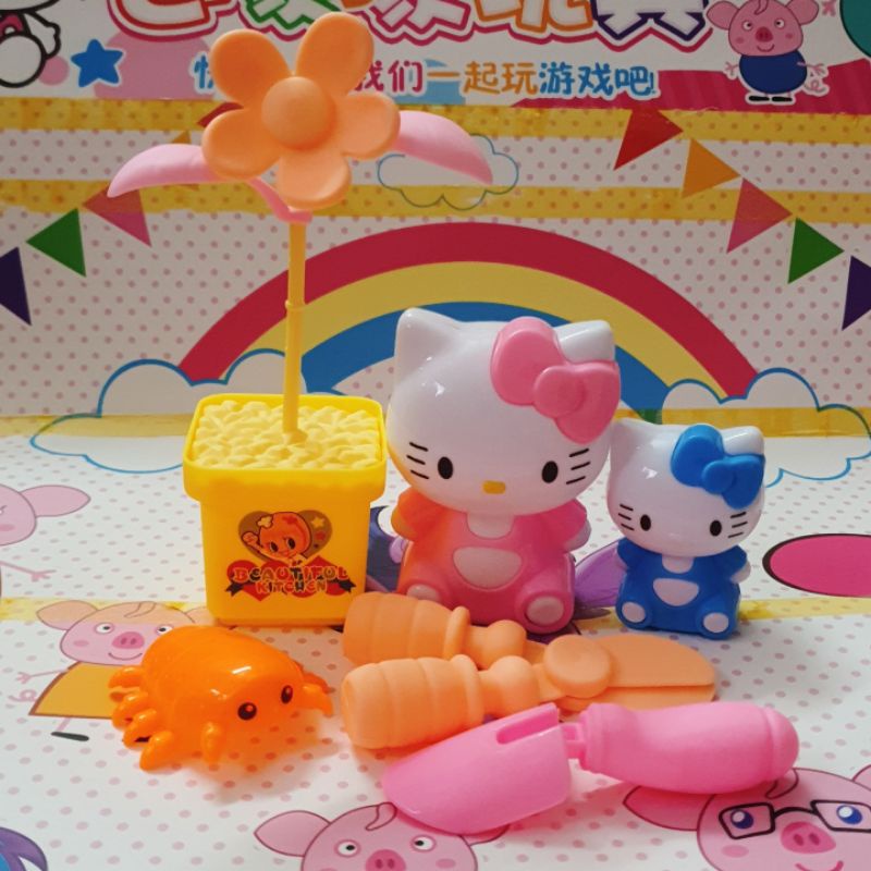 Hello Kitty Và Bộ Đồ Dụng Kèm Theo Để Bé Nhập Vai