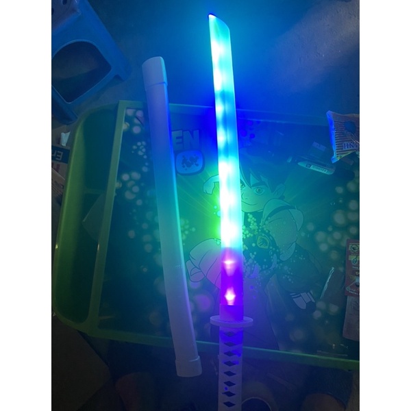Kiếm katana phát sáng kèm âm thanh full màu  trắng 9 bóng chưa kèm pin