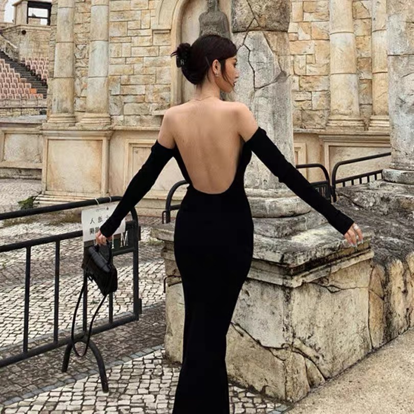 Đầm ôm body cut lưng đen trễ vai tay dài dệt kim màu đen sexy retro ơi