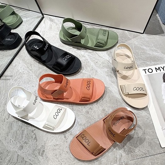 [Mã FAMAYWA2 giảm 10k đơn từ 50k] Sandal nữ dáng basic đế cao su siêu bền siêu êm D147