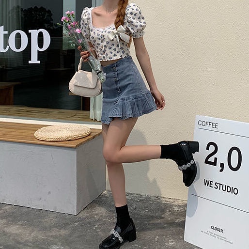 Set chân váy bò đuôi cá và áo croptop tay bồng hoa nhí