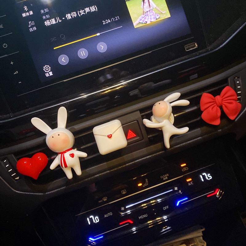 Kẹp Khuếch Tán Nước Hoa Gắn Điều Hòa Xe Hơi Hình Thỏ Dễ Thương