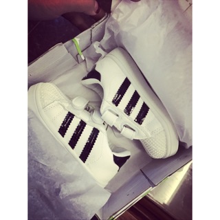 Giày Adidas cho bé yêu