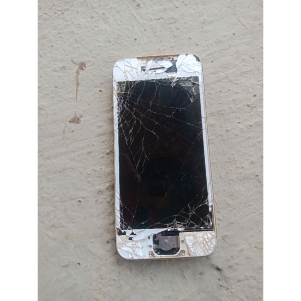 Xác điện thoại cũ 5s không lên nguồn.