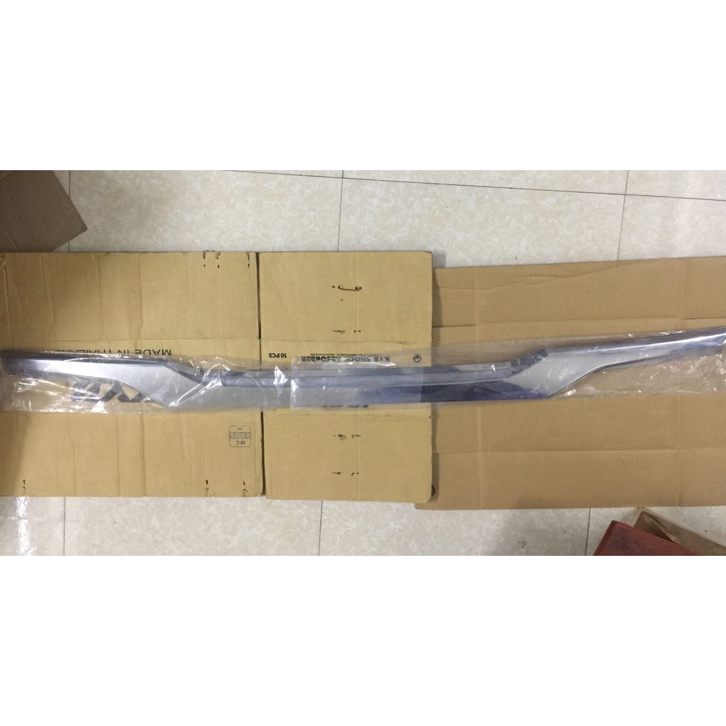 Ốp tay mở cốp sau xe Toyota Innova 2014- 2015- 2016 NHựa ABS mạ crom cao cấp