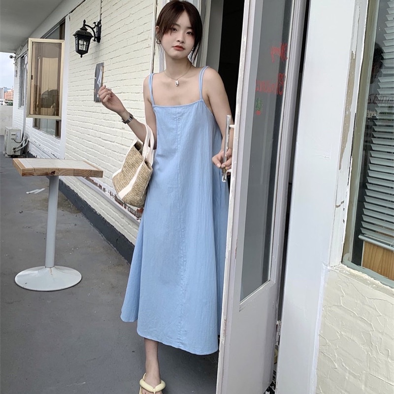 Đầm dài hai dây hở lưng form rộng màu xanh dương