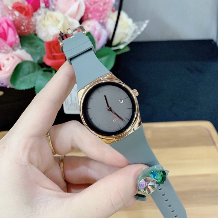 Đồng hồ nữ OneTime thời trang hiện đại, kiểu dáng thon gọn, dây caosu mềm dễ chịu khi đeo, vỏ thép không gỉ cực đẹp