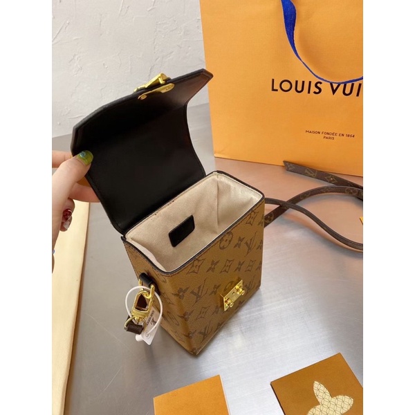 Túi Xách Hoa fomr hộp sz 18cm