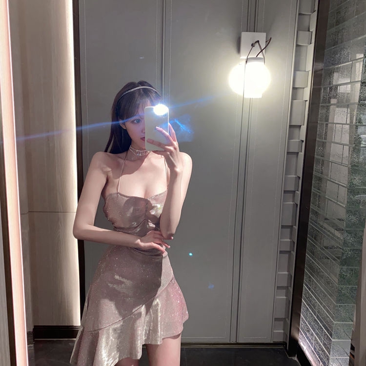 Đầm dáng ngắn hai dây cổ yếm ôm dáng quyến rũ cho nữ | BigBuy360 - bigbuy360.vn