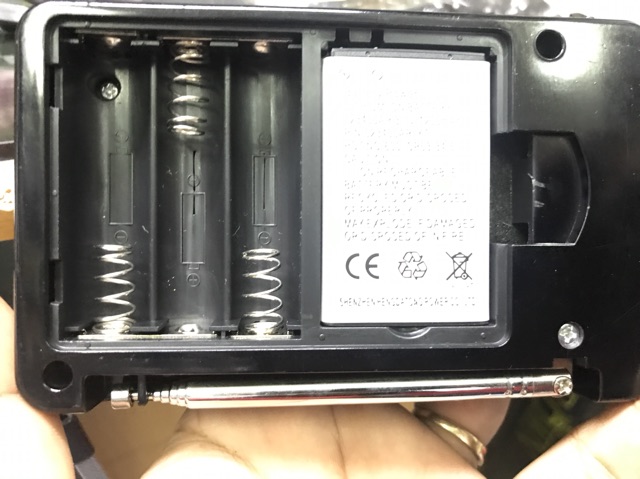 Đài sony sw-565u FM SD USB TẶNG CỦ SẠC