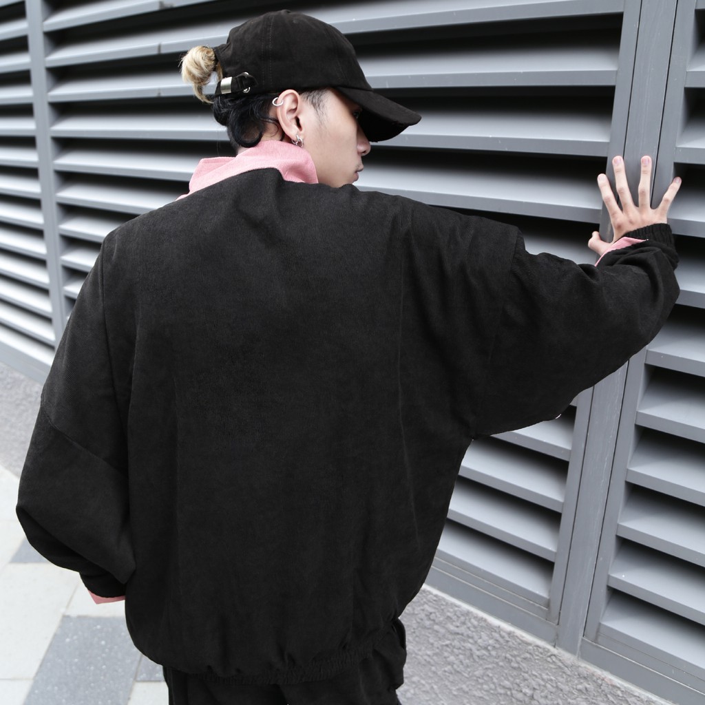 Áo Khoác Jacket Threehundred Chữ Thêu Có Khóa Kéo Chất Liệu Ticke Unisex Màu Đen Hồng