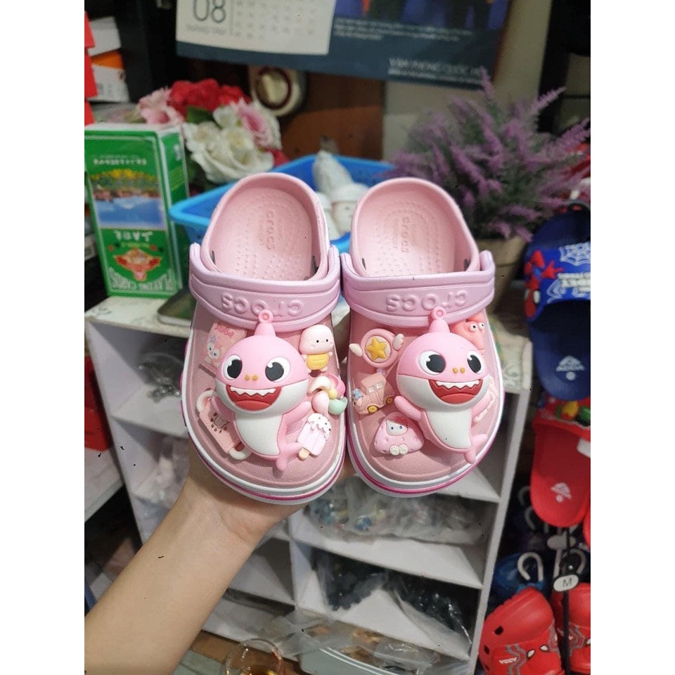 Sục cá sấu màu trắng cross chính hãng tặng full charm cho bé gái hoặc trai cao cấp