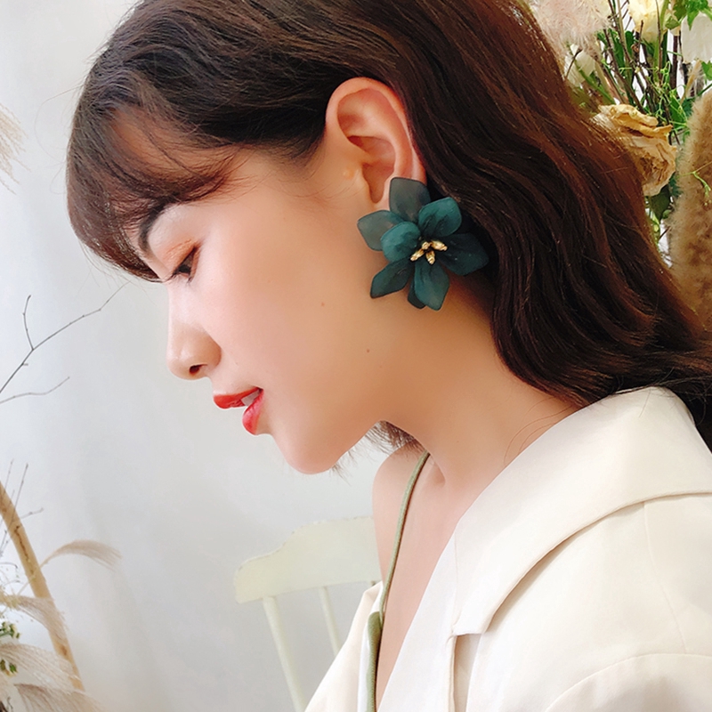 Khuyên tai hình bông hoa bằng acrylic màu trắng / cam / xanh lá