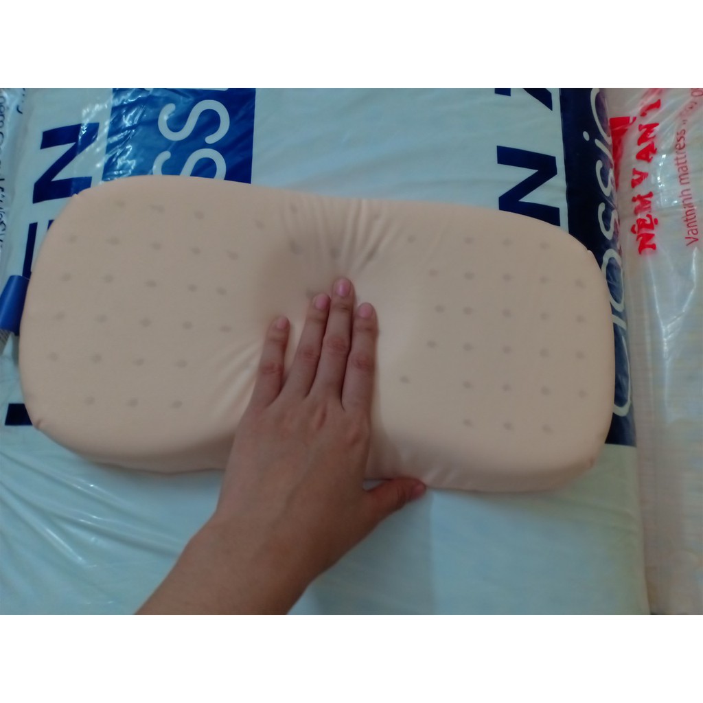 Gối nằm cao su thiên nhiên em bé Liên Á Contour 17x35x3cm, không gây kích ứng da.
