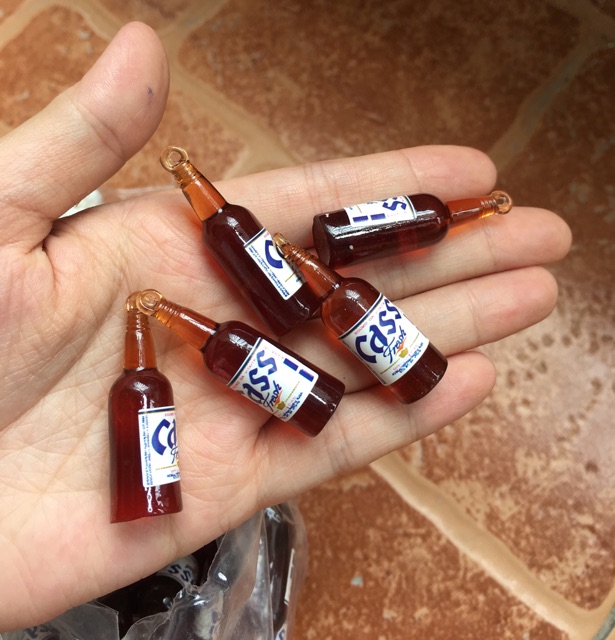 Cặp chai soju có lỗ xỏ