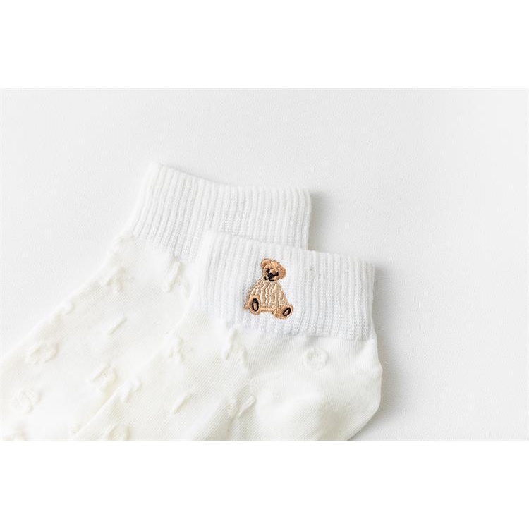 Tất vớ nữ cổ ngắn màu trắng họa tiết ren thêu hình