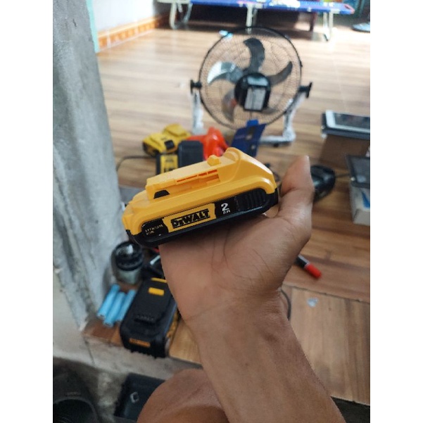 Pin Dewalt 18v 1 Hàng 2.8a - Điện Máy Tiến Đạt