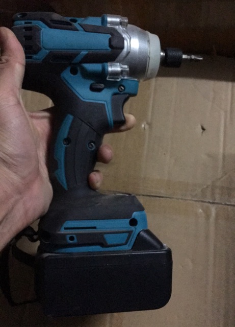 Máy bắn vít không than pin 18v 4ah