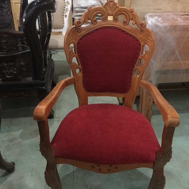 GHẾ HOÀNG HẬU