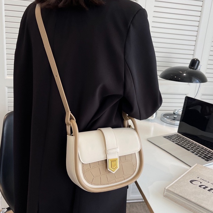 Túi đeo vai, túi kẹp nách đeo chéo da mềm size 21cm khóa nhọn cao cấp PK 408