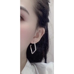Khuyên tai hình vuông đen nạm đá cá tính bạc chuẩn đẹp