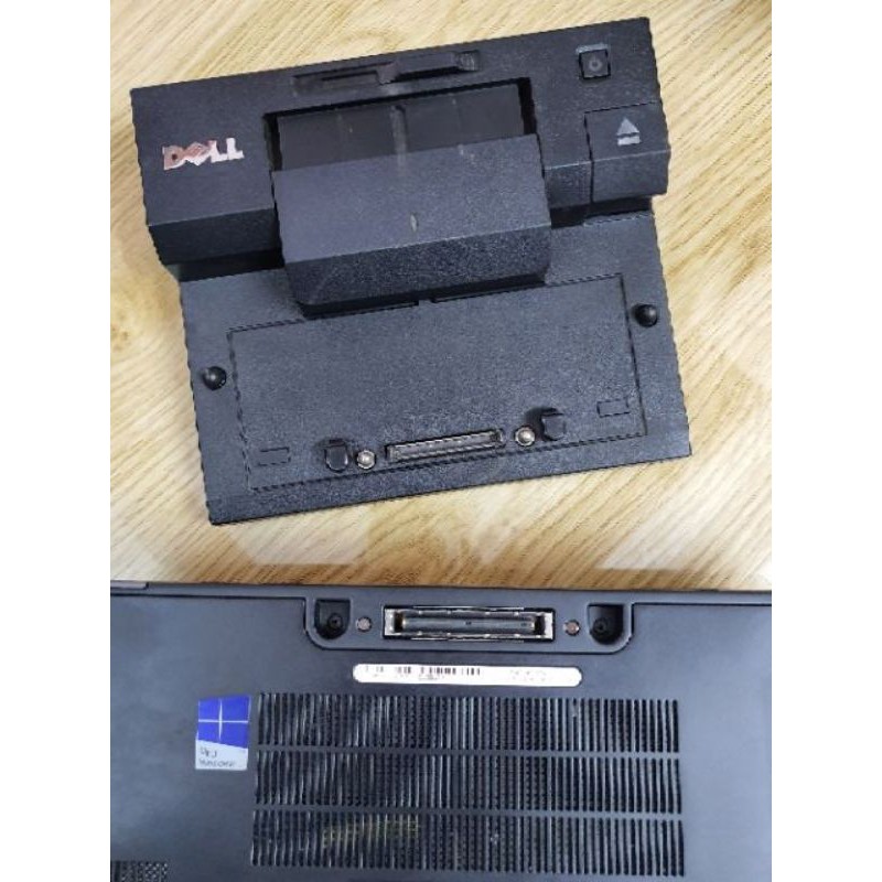 Docking Dell Pr03x biến laptop của bạn thành máy để bàn, bởi Dock cho phép kết nối nhiều giao tiếp