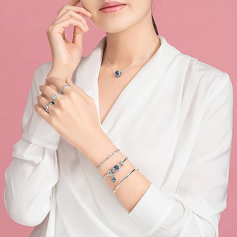 Vòng đeo tay phong cách cổ điển