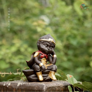 Tượng Tôn Ngộ Không Tề Thiên Đại Thánh suy tư
