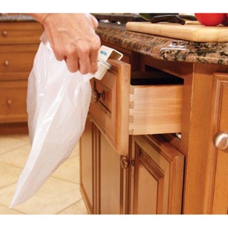 Móc kẹp túi rác có nắp