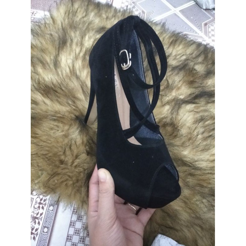 Cao gót đen nhung