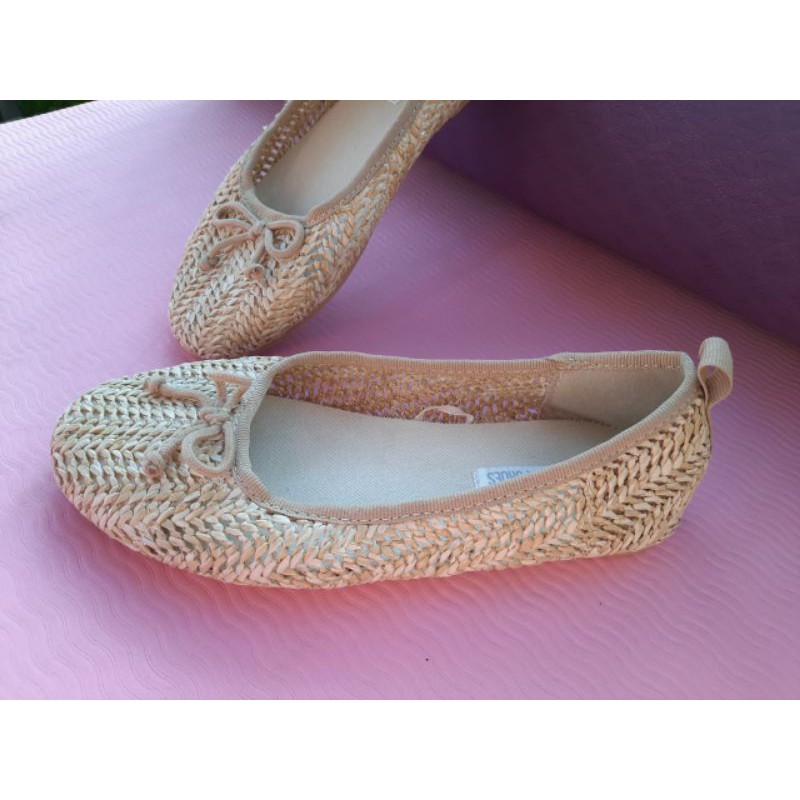 Giày xuất cho bé