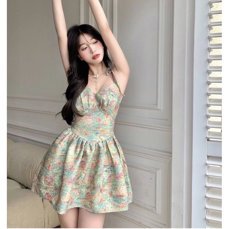 Váy hai dây hở lưng dáng xoè