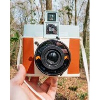 Máy chụp ảnh lấy ngay  Diana Instant Square