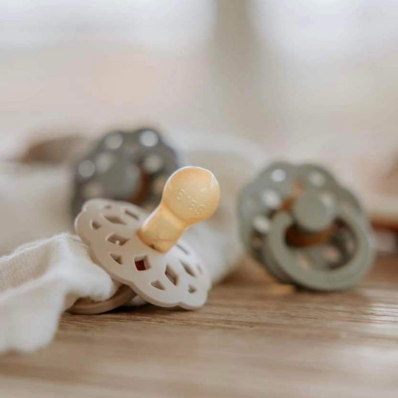 (Tặng hộp đựng) Ti bibs giả  BOHEME chính hãng núm Silicon đầu tròn.