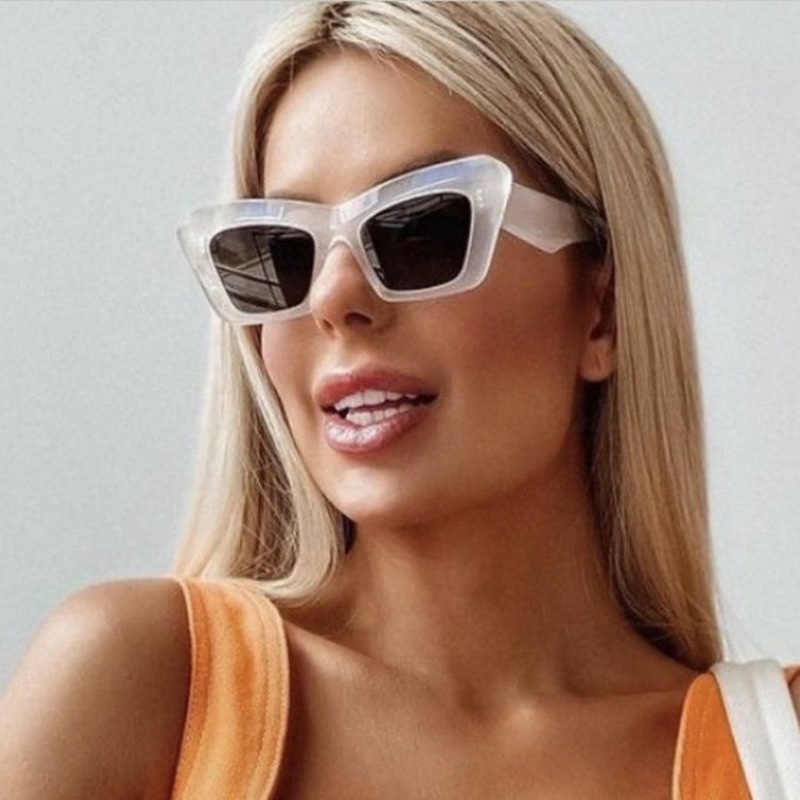 (KIQI-FASHION) COD Kính Mát Thời Trang Hình Mắt Mèo Tam Giác Chống Tia UV400 Cho Nam Và Nữ