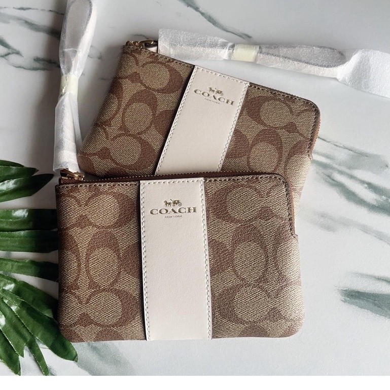 Ví cằm tay thương hiệu Coach màu đen