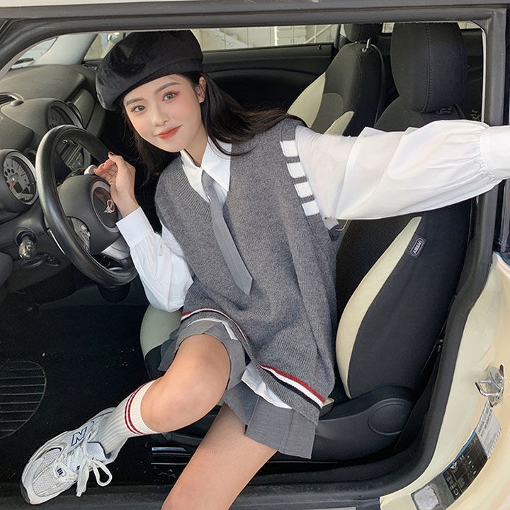 Three-piece suit / single Spring and Autumn vintage chic knitted vest sweater female designer shirt high waist pleated skirt