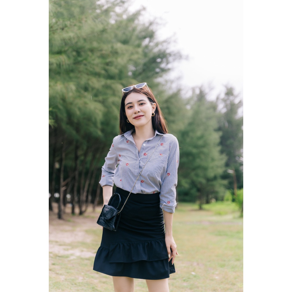 MINX - Áo Flower Embroi Strip Shirt