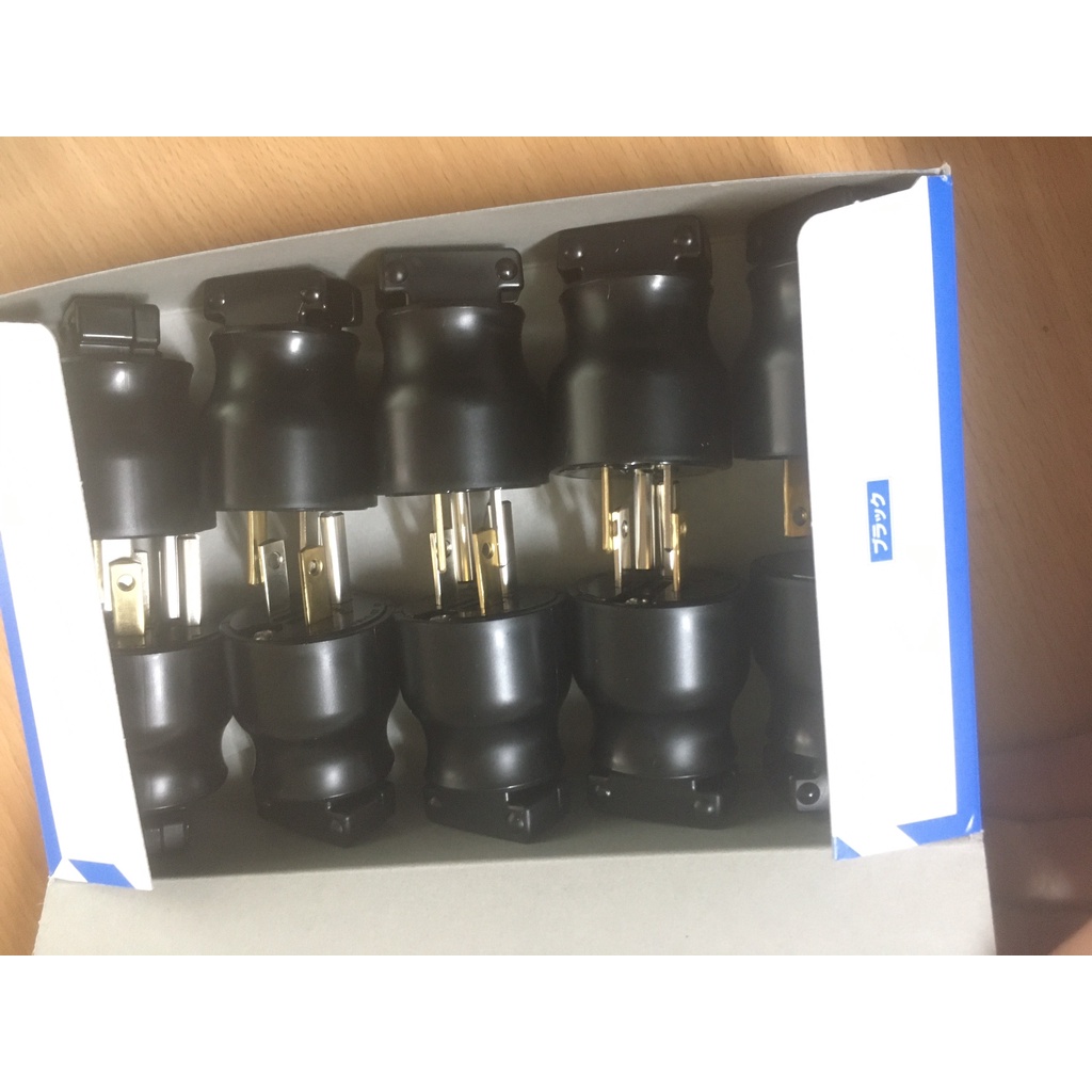 Phích cắm 3 chân 16A