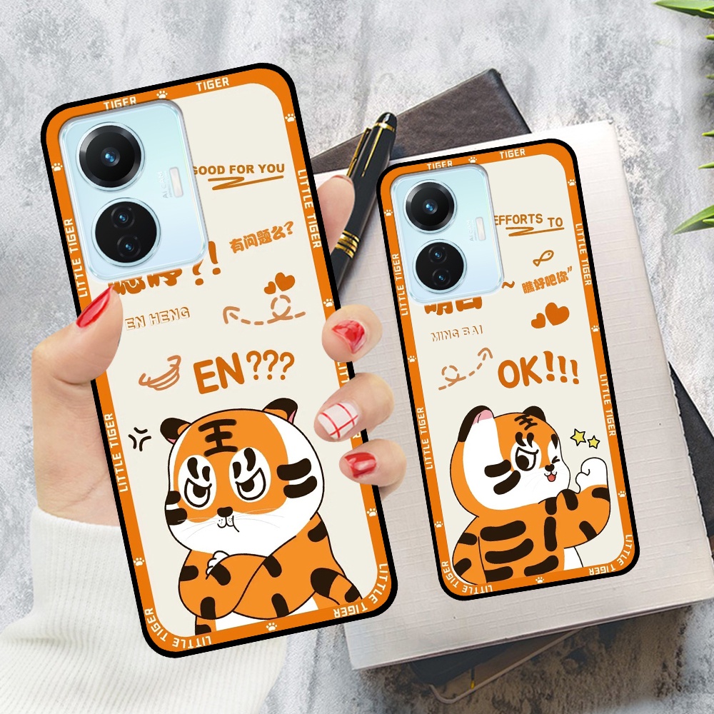 Ốp Vivo Y55 2022 in hình cặp đôi doremon, hổ, khủng long dễ thương