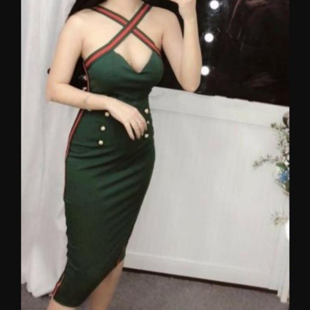 Đầm cúp hở ngực phối dây sọc