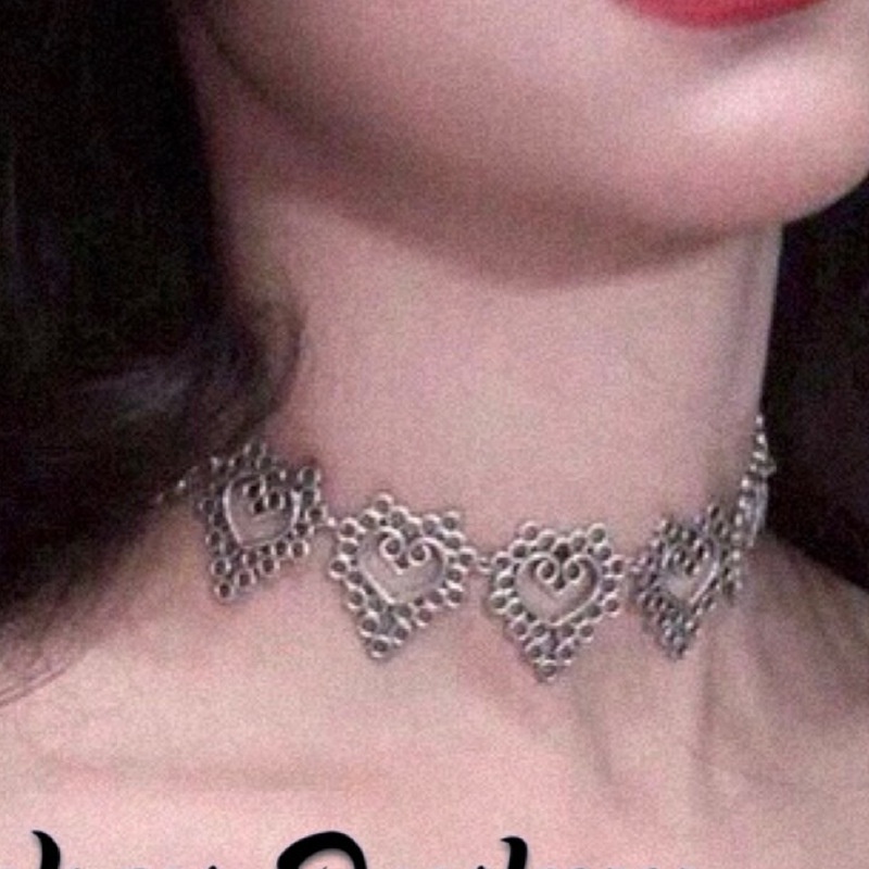 Vòng cổ hợp kim mặt trái tim rỗng đính ngọc trai thời trang cho nữ