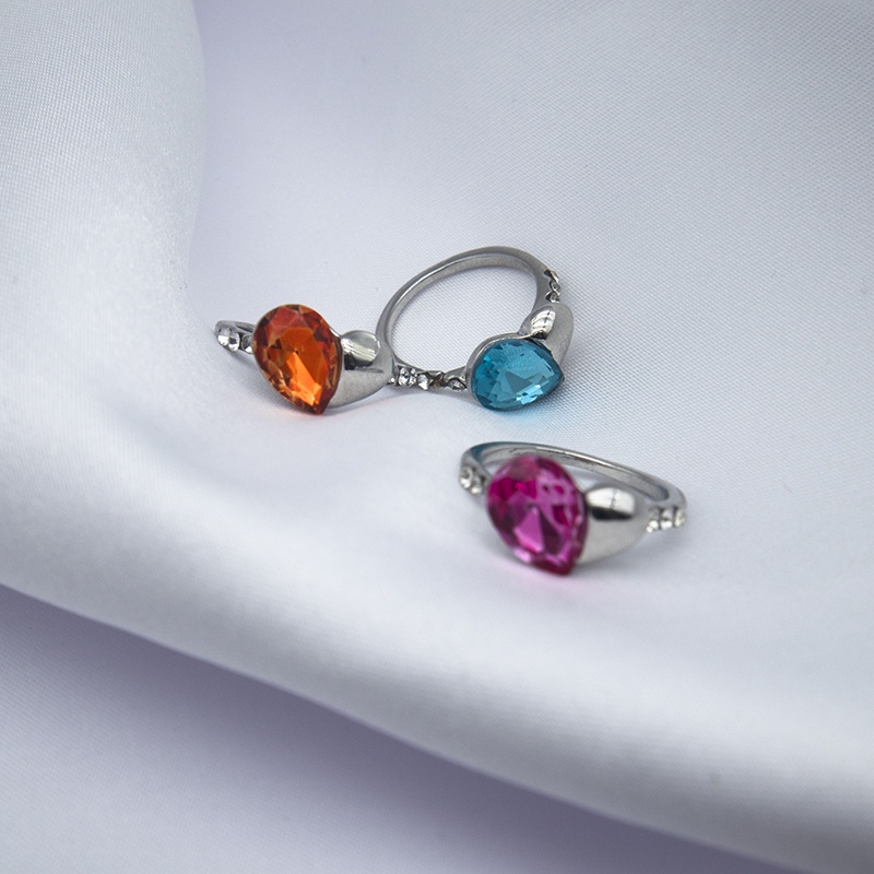 Nhẫn đính đá kim cương hình trái tim phong cách Úc