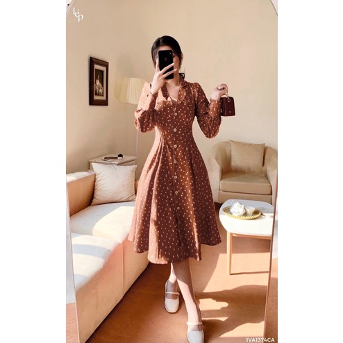 ĐẦM HOA NHÍ NÂU CỔ VEST MIDI